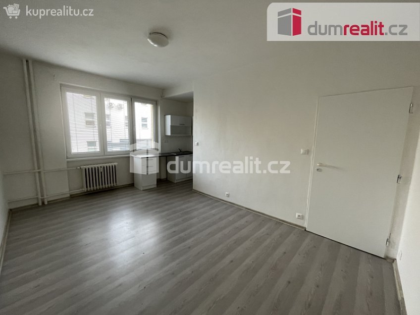 Prodej bytu 1+kk 20 m^2 Panelová, Ostrava 