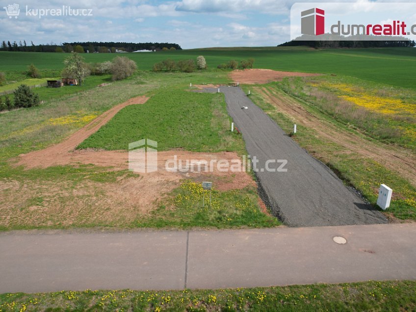 Prodej  stavebního pozemku 798 m^2 Vroutek, Vroutek 