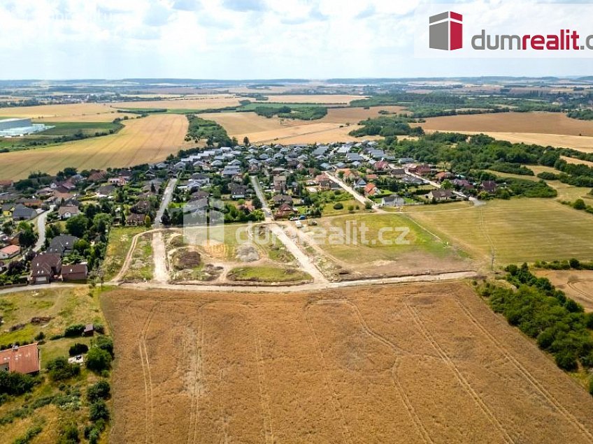 Prodej  stavebního pozemku 1028 m^2 Střední, Čakovičky 