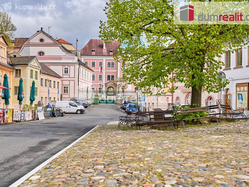 Prodej  rodinného domu 246 m^2 nám. 5. května, Bečov nad Teplou 