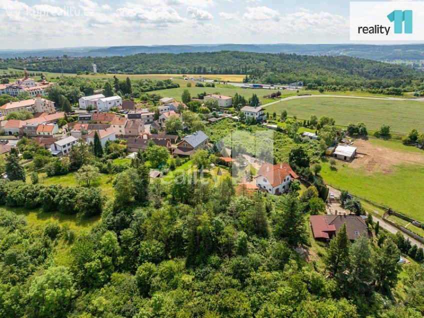 Prodej  stavebního pozemku 1550 m^2 Na dražkách, Praha-Lochkov 