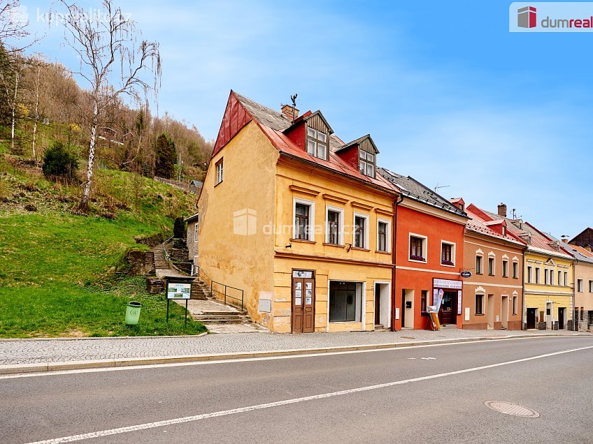 Prodej  rodinného domu 280 m^2 třída Dukelských hrdinů, Jáchymov 