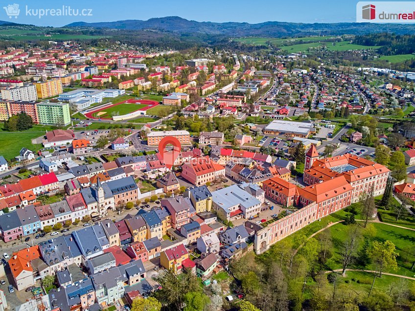 Prodej  rodinného domu 171 m^2 Staré nám., Ostrov 