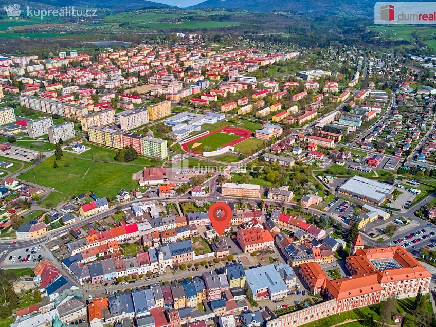 Prodej  rodinného domu 171 m^2 Staré nám., Ostrov 