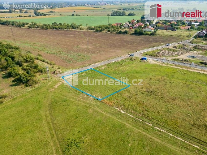 Prodej  stavebního pozemku 1028 m^2 Střední, Čakovičky 