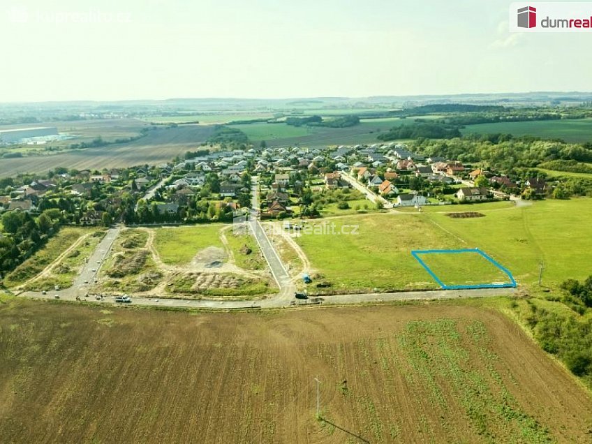 Prodej  stavebního pozemku 1028 m^2 Střední, Čakovičky 