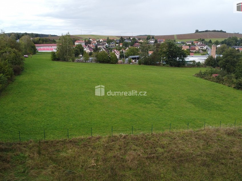 Prodej  stavebního pozemku 2070 m^2 Pražská, Netvořice 