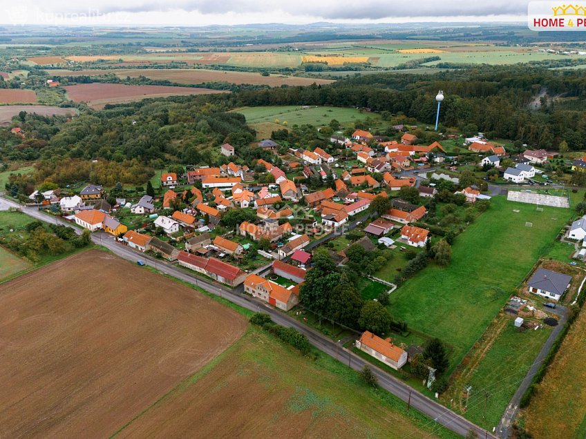 Prodej  stavebního pozemku 826 m^2 Oleška, Oleška 