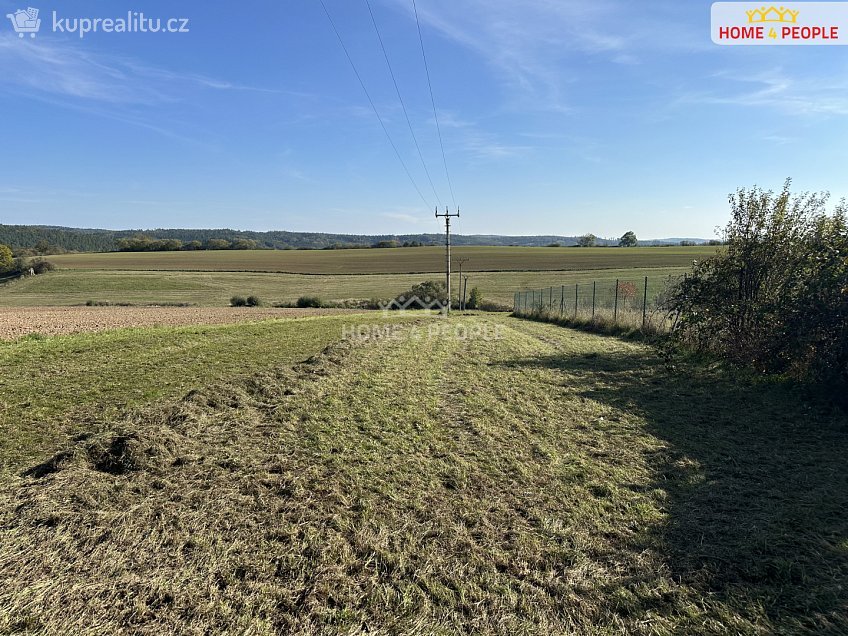 Prodej  stavebního pozemku 3043 m^2 Černokostelecká, Černé Voděrady 