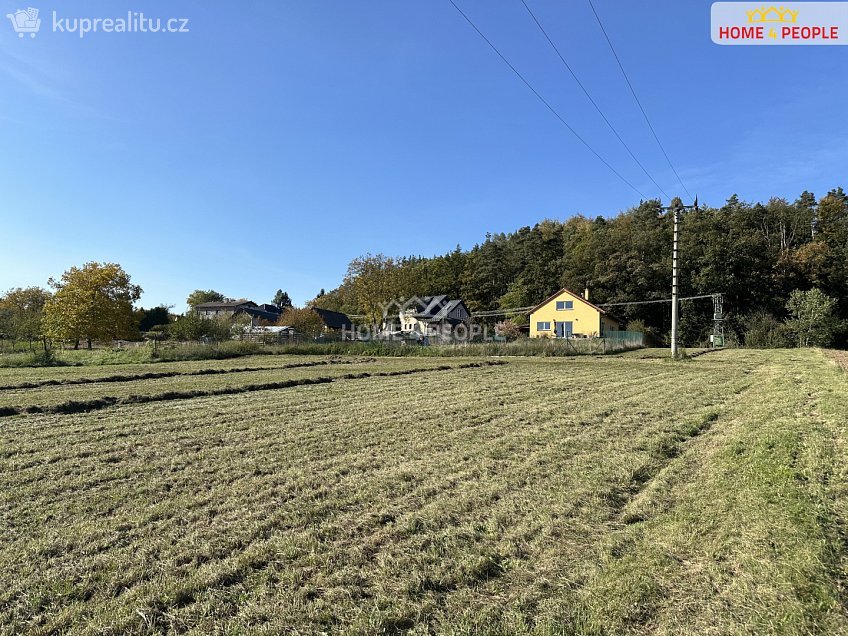 Prodej  stavebního pozemku 3043 m^2 Černokostelecká, Černé Voděrady 