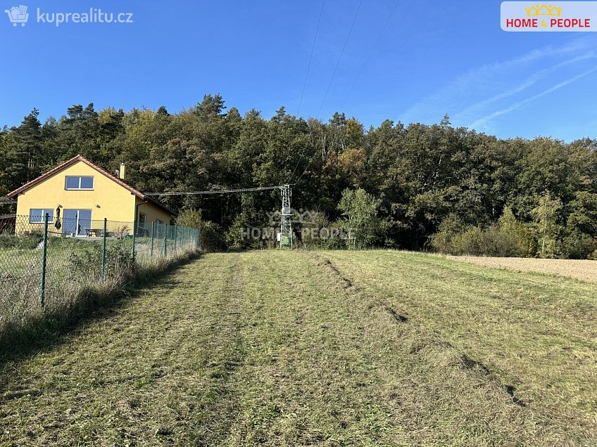 Prodej  stavebního pozemku 3043 m^2 Černokostelecká, Černé Voděrady 