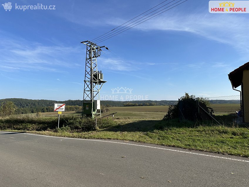 Prodej  stavebního pozemku 3043 m^2 Černokostelecká, Černé Voděrady 