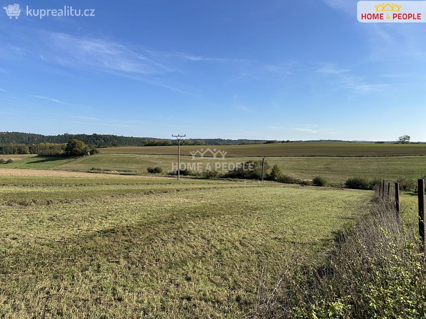 Prodej  stavebního pozemku 3043 m^2 Černokostelecká, Černé Voděrady 