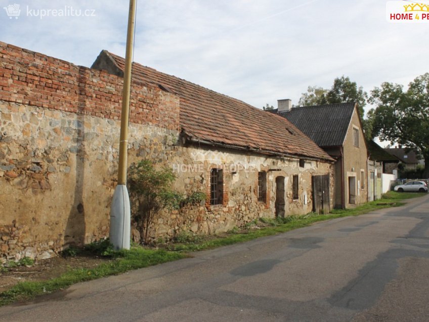 Prodej  rodinného domu 673 m^2 Ješutovo náměstí, Bystřice 