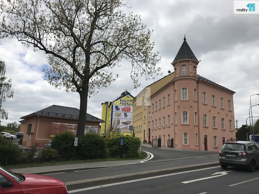 Pronájem  obchodních prostor 17 m^2 Chebská, Karlovy Vary 