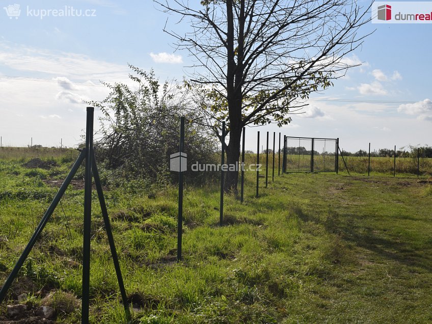 Prodej  stavebního pozemku 879 m^2 Kanina, Kanina 