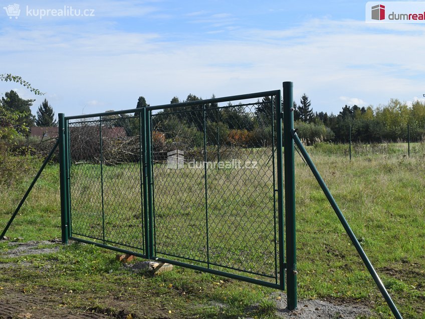 Prodej  stavebního pozemku 879 m^2 Kanina, Kanina 