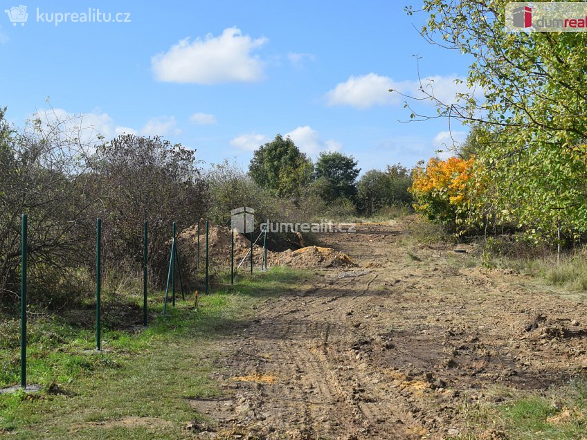 Prodej  stavebního pozemku 879 m^2 Kanina, Kanina 