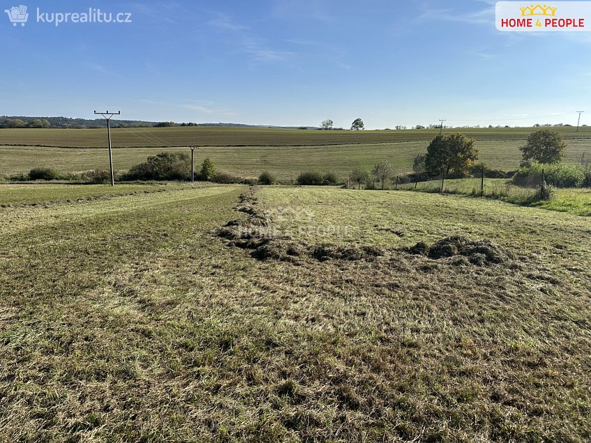 Prodej  stavebního pozemku 3043 m^2 Černokostelecká, Černé Voděrady 