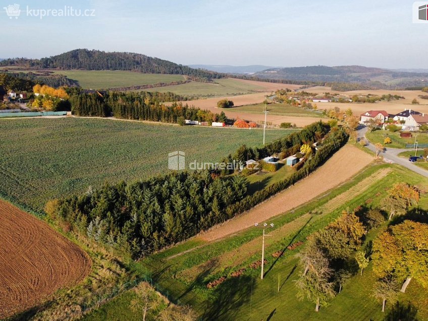 Prodej  stavebního pozemku 4059 m^2 Tmaň, Tmaň 