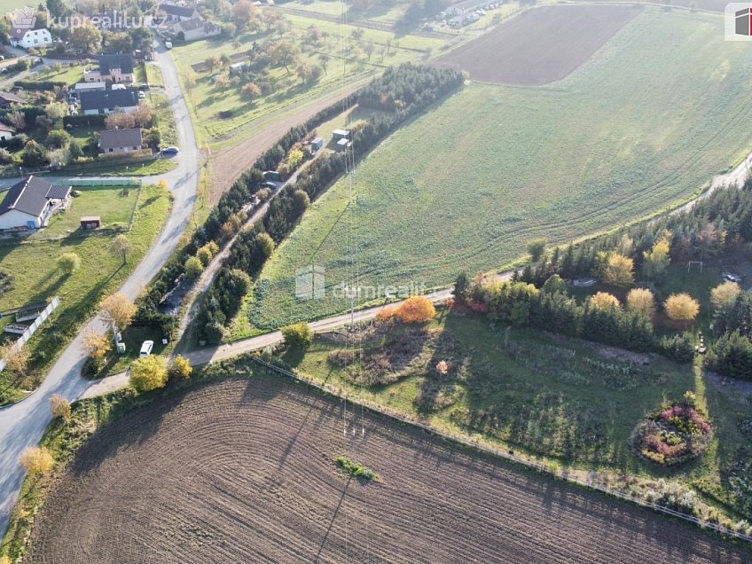 Prodej  stavebního pozemku 4059 m^2 Tmaň, Tmaň 