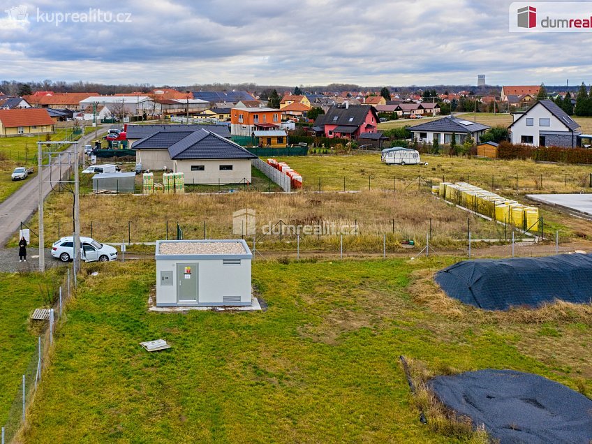 Prodej  stavebního pozemku 905 m^2 Spojovací, Obříství 