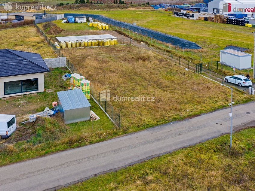 Prodej  stavebního pozemku 905 m^2 Spojovací, Obříství 