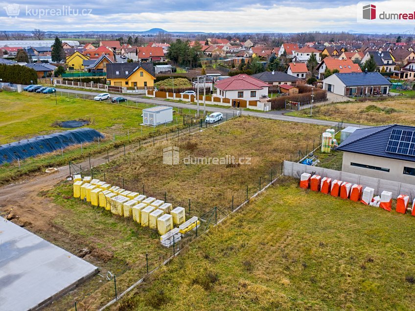 Prodej  stavebního pozemku 905 m^2 Spojovací, Obříství 