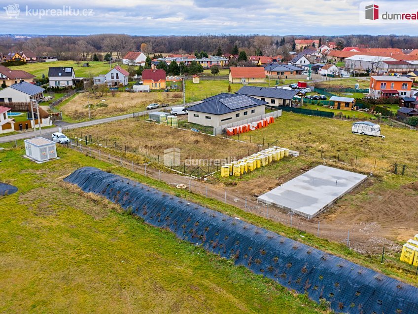 Prodej  stavebního pozemku 905 m^2 Spojovací, Obříství 