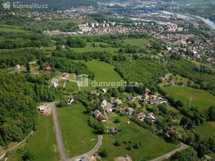 Prodej  stavebního pozemku 1505 m^2 Lomená, Děčín 