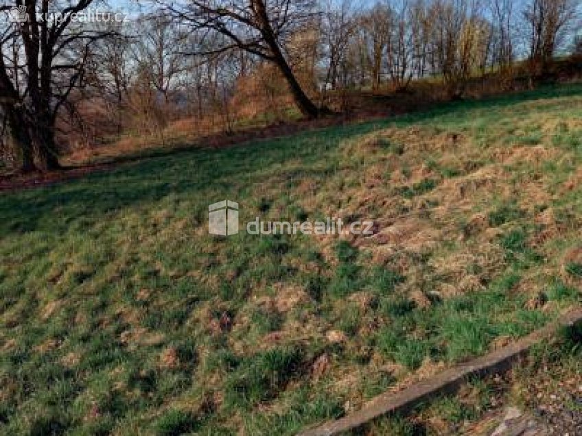 Prodej  stavebního pozemku 1505 m^2 Lomená, Děčín 