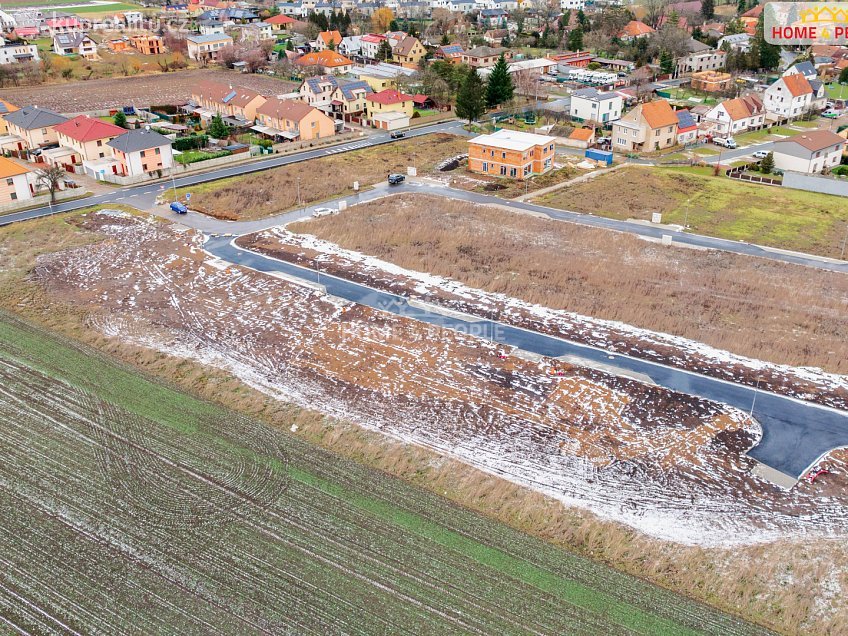 Prodej  stavebního pozemku 1000 m^2 Veleň, Veleň 