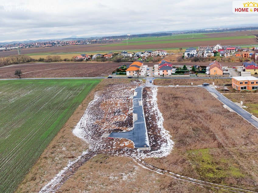 Prodej  stavebního pozemku 1000 m^2 Veleň, Veleň 