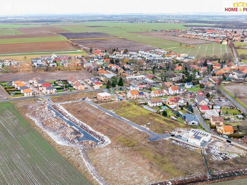 Prodej  stavebního pozemku 1000 m^2 Veleň, Veleň 