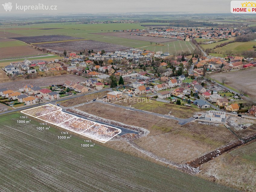 Prodej  stavebního pozemku 1000 m^2 Veleň, Veleň 