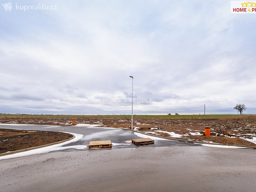 Prodej  stavebního pozemku 1000 m^2 Veleň, Veleň 