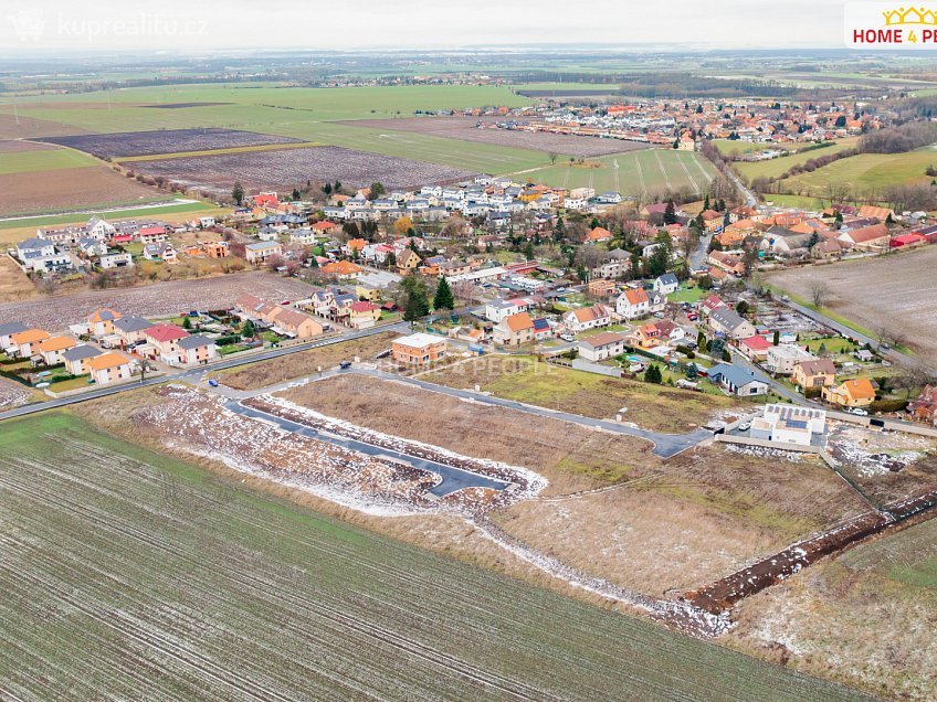 Prodej  stavebního pozemku 1000 m^2 Veleň, Veleň 