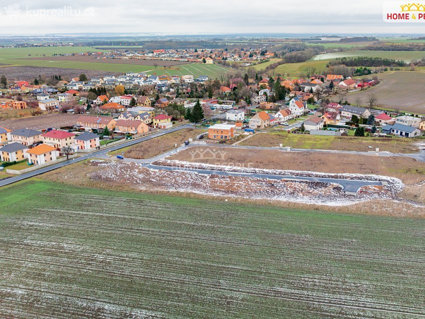 Prodej  stavebního pozemku 1000 m^2 Veleň, Veleň 