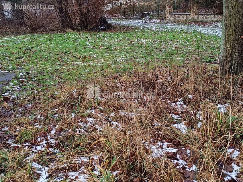 Prodej  garáže 23 m^2 Malá Veleň, Malá Veleň 