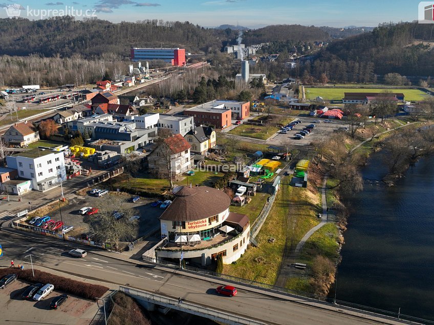 Prodej  obchodních prostor 200 m^2 Ing. Fr. Janečka, Týnec nad Sázavou 