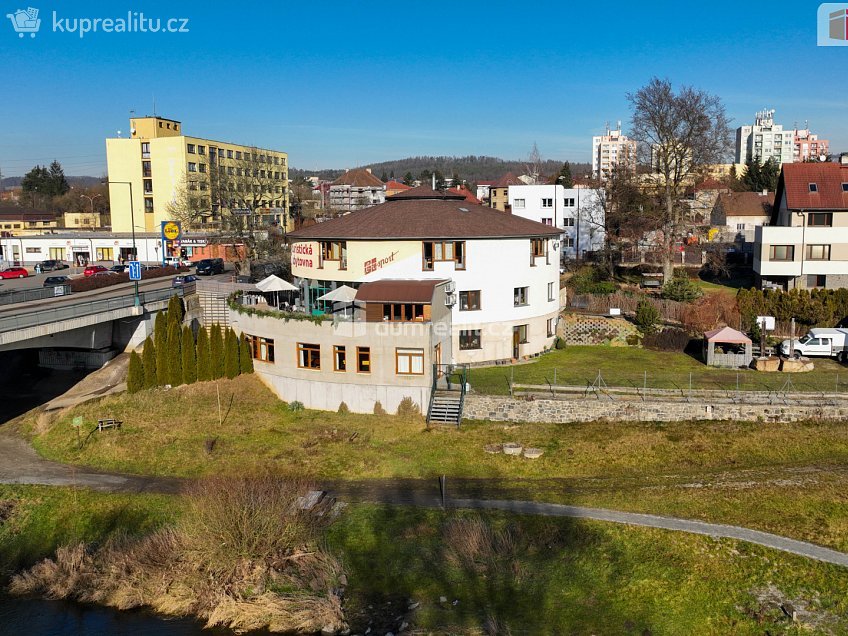 Prodej  obchodních prostor 200 m^2 Ing. Fr. Janečka, Týnec nad Sázavou 