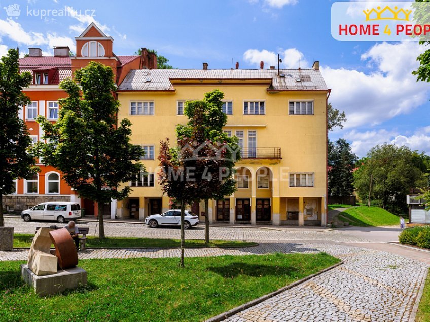 Pronájem  rodinného domu 731 m^2 Masarykovo nám., Aš 