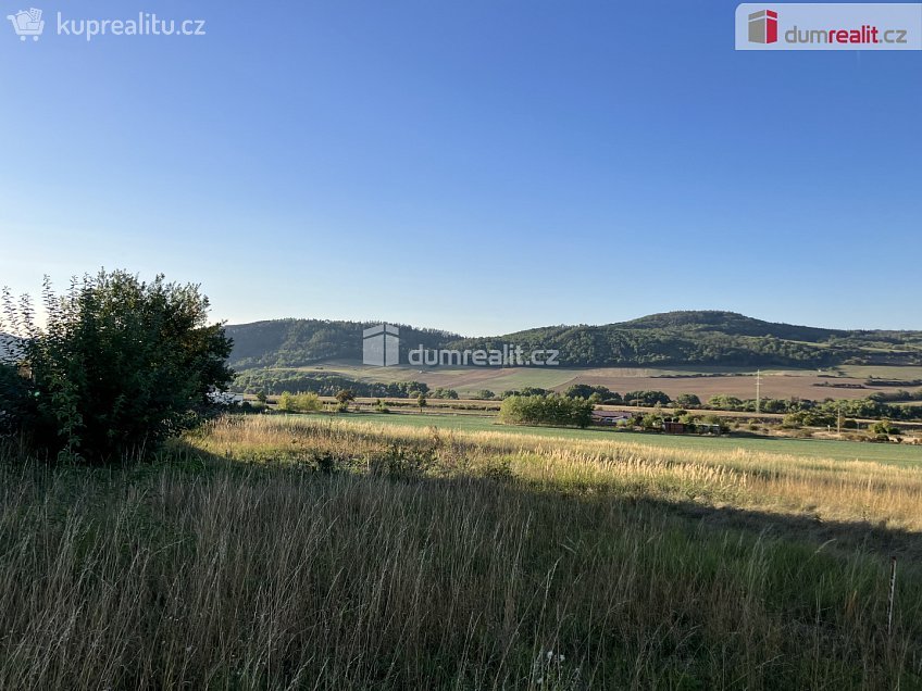 Prodej  stavebního pozemku 851 m^2 Bavoryně, Bavoryně 